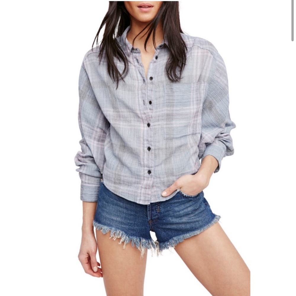 FREE PEOPLE CROPPED CUTIE PLAID BUTTON DOWN LONG SLEEVE SHIRT BLUE